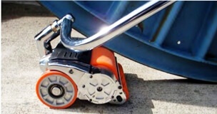 Swivel Handleでリールを引く画像