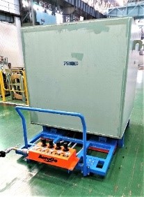 搭載時：エアキャスター作動させて手押し移動 空荷時：エアキャスターを休止➡キャスターが着地して手押し移動